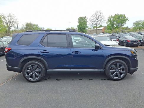 Used 2025 Honda Pilot Sport image 7