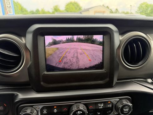 Used 2023 Jeep Wrangler Unlimited w/ Cold Weather Group AWD/4WD image 34