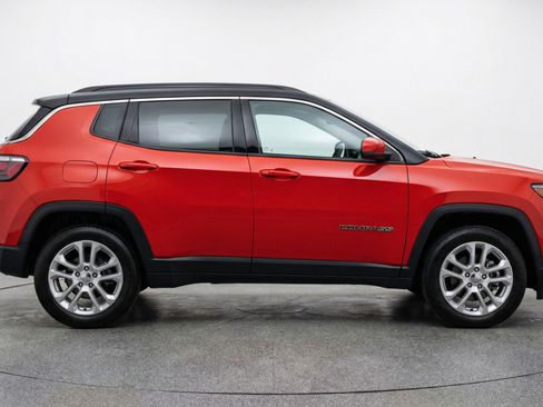 Used 2025 Jeep Compass Limited AWD/4WD image 11
