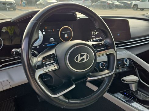 Used 2024 Hyundai Elantra Limited FWD image 17