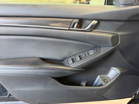 Used 2018 Honda Accord Sport image 13
