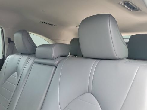 Used 2023 Toyota Highlander XLE FWD image 10