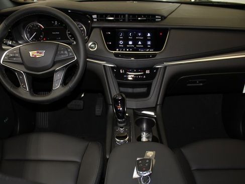 New 2025 Cadillac XT5 Luxury image 7