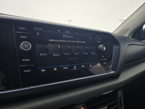 Used 2022 Volkswagen Taos SE w/ Panoramic Sunroof Package image 22