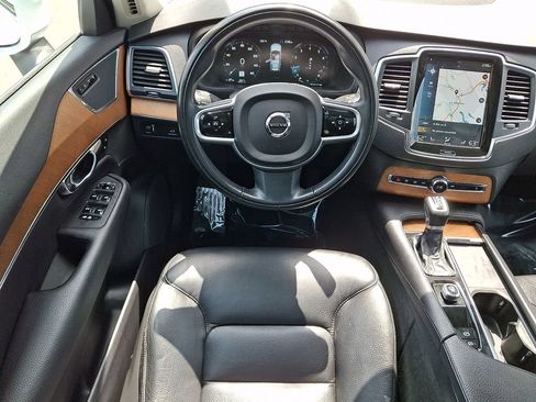 Used 2022 Volvo XC90 T6 Momentum AWD/4WD image 13