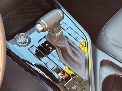 Certified 2025 Kia Niro EX Touring image 23