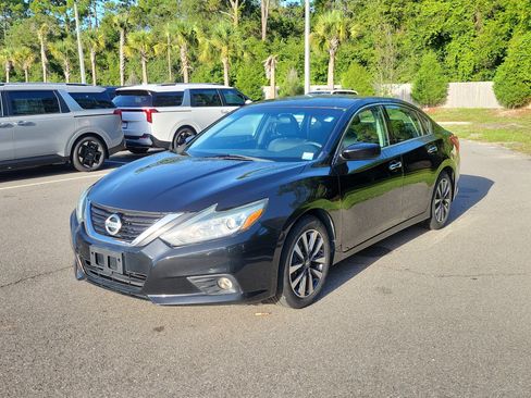 Used 2017 Nissan Altima 2.5 SV FWD image 2