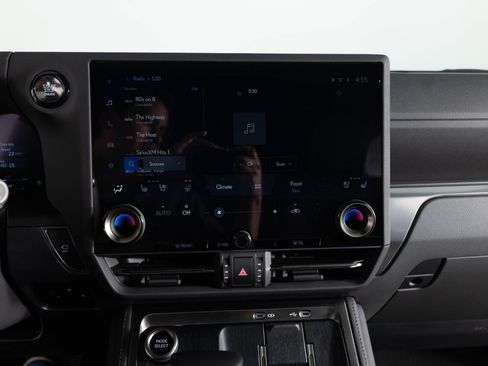Used 2025 Lexus GX 550 w/ Accessory Package (Z1) AWD/4WD image 39