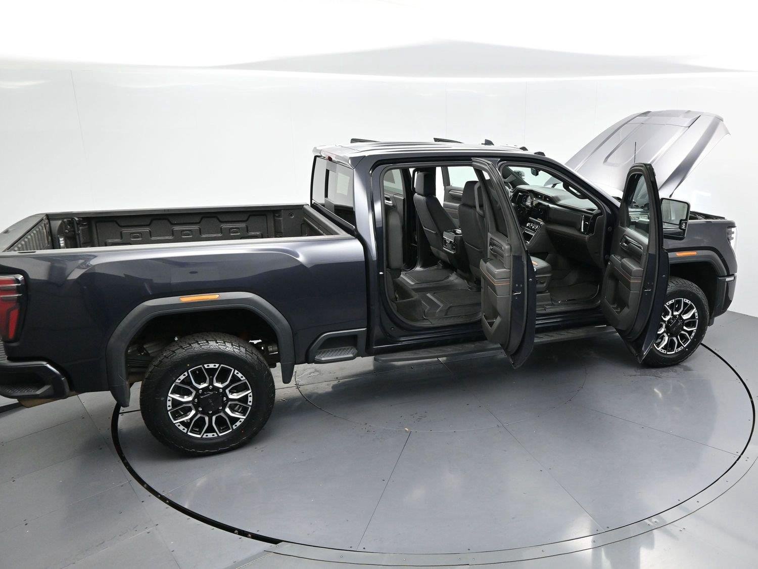 Used 2024 GMC Sierra 2500 AT4 w/ AT4 Premium Plus Package AWD/4WD image 39