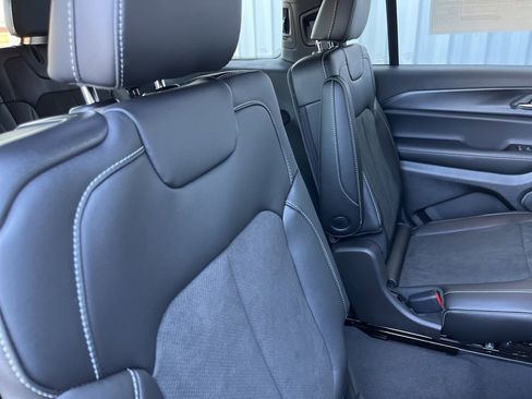 New 2025 Jeep Grand Cherokee L Altitude image 18