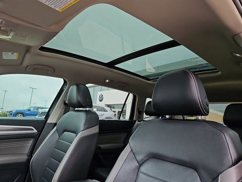 Certified 2022 Volkswagen Atlas SEL Premium image 13