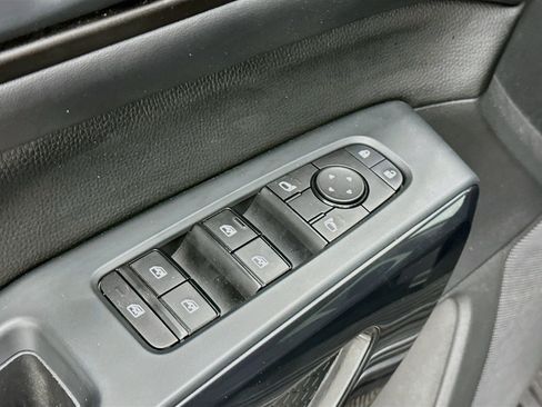 Used 2023 Nissan Pathfinder SV w/ Black Appearance Package AWD/4WD image 15