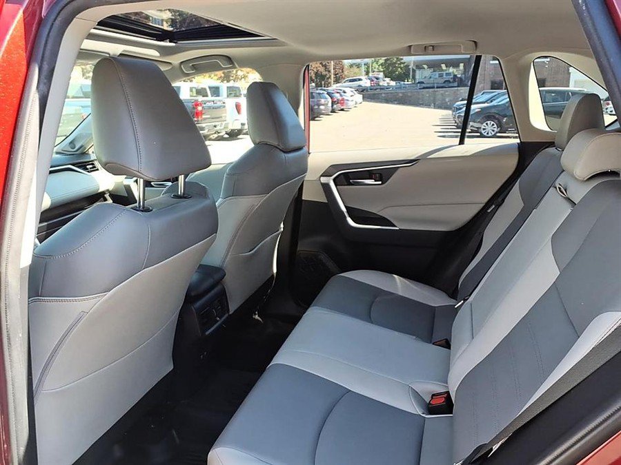 Used 2019 Toyota RAV4 XLE Premium w/ Cold Weather Package AWD/4WD image 12