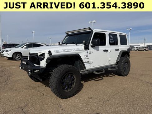Used 2021 Jeep Wrangler Unlimited Sahara 4xe w/ Cold Weather Group image 3