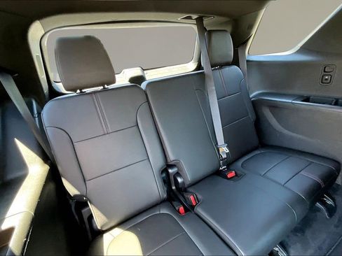 Used 2023 Chevrolet Traverse RS AWD/4WD image 23