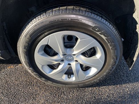 Used 2020 Toyota RAV4 LE image 4