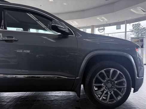 Used 2022 GMC Acadia Denali w/ Denali Ultimate Package FWD image 4