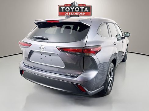 Certified 2025 Toyota Highlander image 7