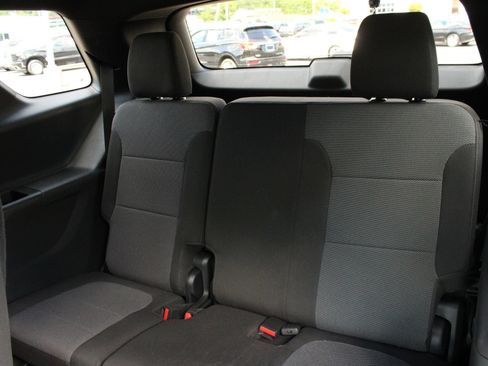 Used 2023 Chevrolet Traverse LT FWD image 18