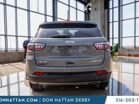 Used 2022 Jeep Compass Limited AWD/4WD image 29
