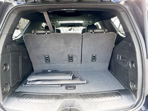 Used 2022 GMC Yukon SLT w/ SLT Premium Package image 29