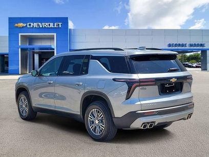 Used 2025 Chevrolet Traverse LT