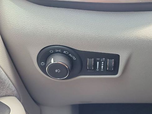 Used 2022 Jeep Compass Latitude w/ Convenience Group FWD image 25