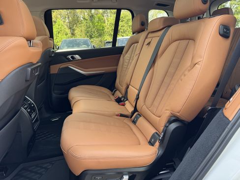 Used 2022 BMW X7 xDrive40i w/ Premium Package AWD/4WD image 28