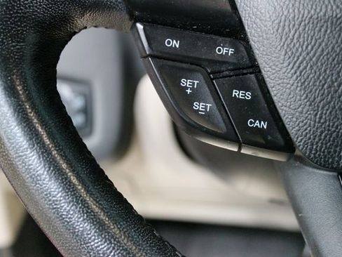 Used 2019 Ford Escape SEL w/ Sun & Style Package AWD/4WD image 16