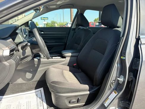 Used 2024 Nissan Altima 2.5 SV FWD image 19