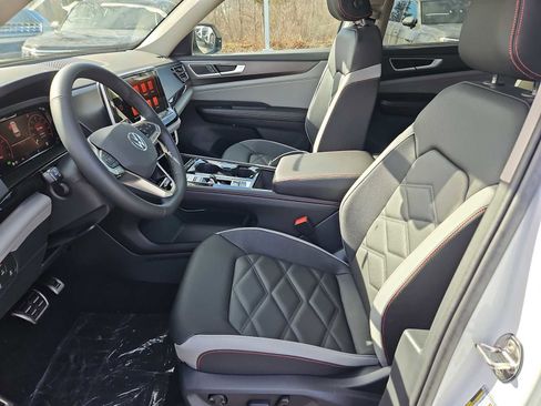 New 2026 Volkswagen Atlas Peak Edition AWD/4WD image 8