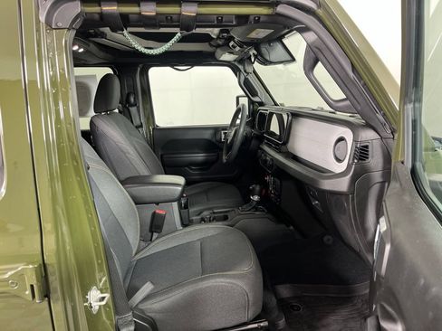 Used 2024 Jeep Wrangler Unlimited Sport AWD/4WD image 4