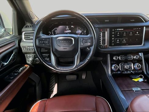 Used 2023 GMC Yukon Denali Ultimate AWD/4WD image 9