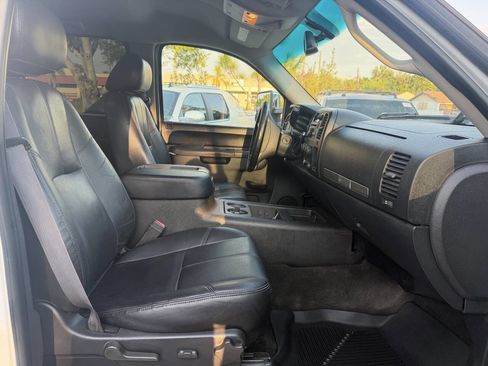 Used 2011 GMC Sierra 3500 SLE AWD/4WD image 10
