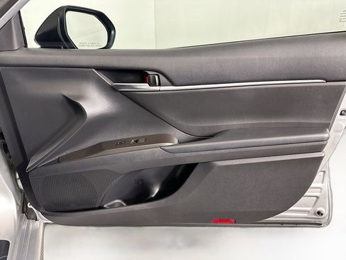 Used 2022 Toyota Camry SE image 29