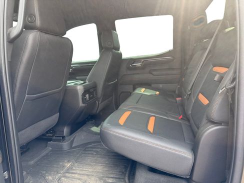 Used 2023 GMC Sierra 1500 AT4 w/ Technology Package AWD/4WD image 10