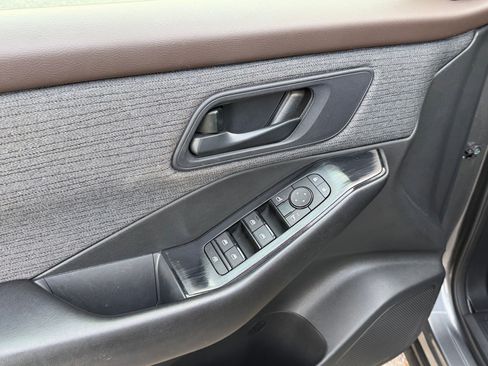 Used 2023 Nissan Rogue S FWD image 12