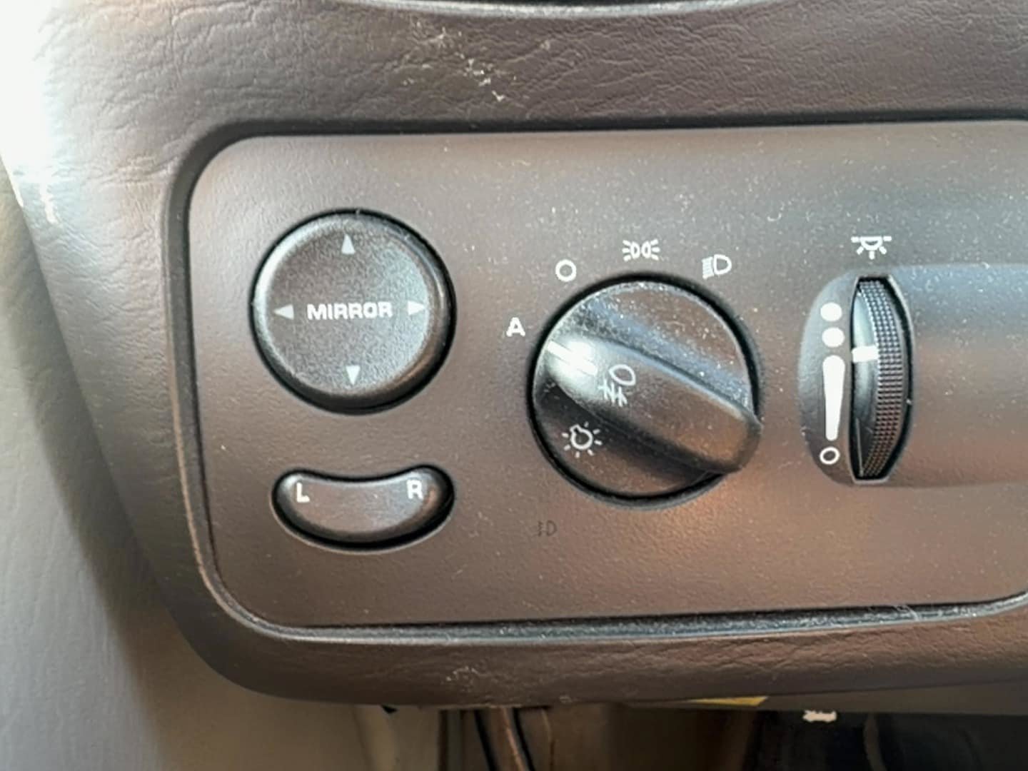 Used 2004 Chrysler Town & Country Touring w/ Leather Interior Group FWD image 15