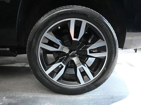 Used 2019 Chevrolet Tahoe Premier w/ RST 6.2L Performance Edition RWD image 12