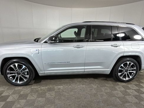 Used 2023 Jeep Grand Cherokee Overland AWD/4WD image 6