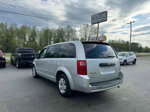 Used 2010 Dodge Grand Caravan SE w/ Climate Group image 7