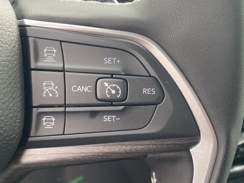 New 2025 Jeep Grand Cherokee Limited w/ Luxury Tech Group II image 19