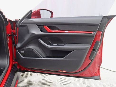 Used 2023 Porsche Taycan 4S w/ Premium Package image 33