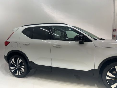 Used 2024 Volvo XC40 B5 Plus w/ Protection Package Premier image 11