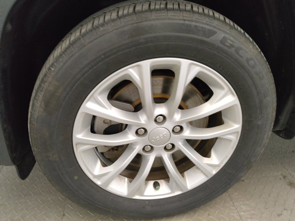 Used 2021 Jeep Cherokee Latitude FWD image 31