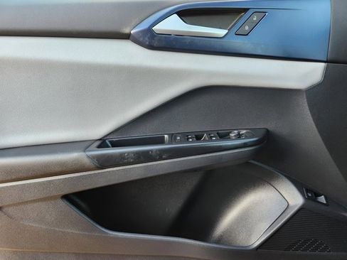 Used 2022 Volkswagen Taos SE image 21