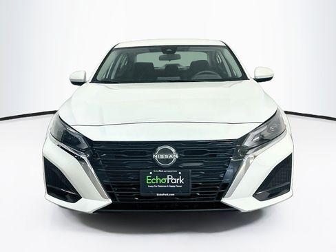 Used 2023 Nissan Altima 2.5 SV FWD image 2