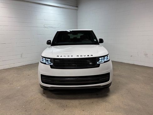 New 2025 Land Rover Range Rover SE image 3