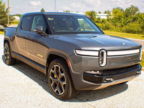 Used 2022 Rivian R1T Launch Edition AWD/4WD image 3