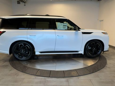 New 2026 INFINITI QX80 4WD image 9